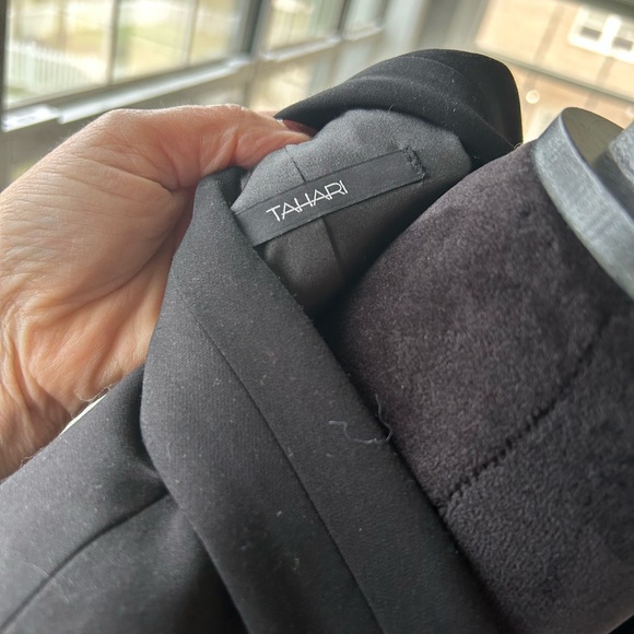 Tahari blazer - Picture 4 of 4